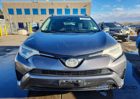 2017 Toyota Rav4 Le z USA, uszkodzony, nr VIN JTMBFREVXHJ709718